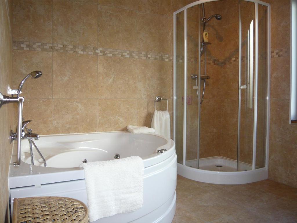 Lakeside Bed And Breakfast Payzac  Room photo